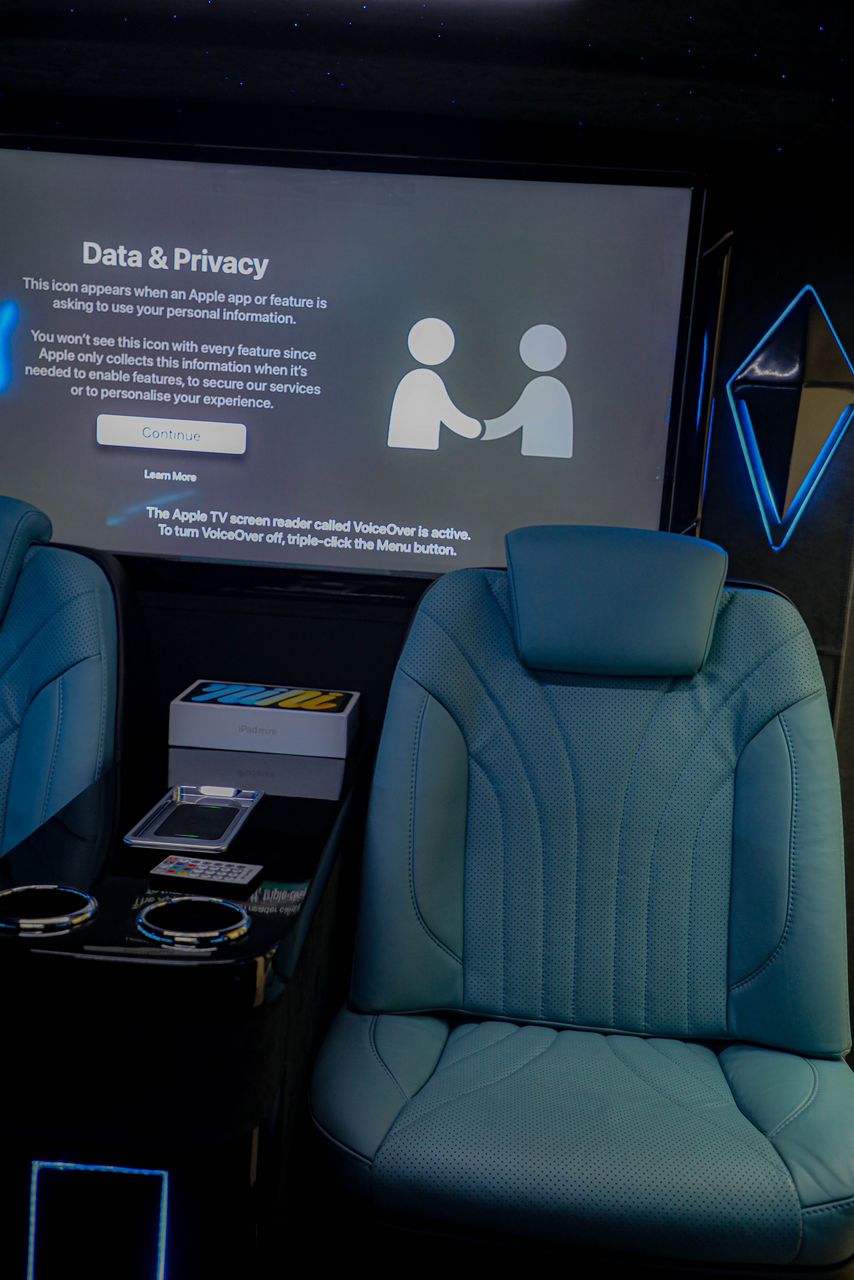 Mercedes Maybach Luxury Minibus view 3