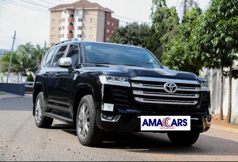 Toyota Land Cruiser V8 7-Seater SUV view 2