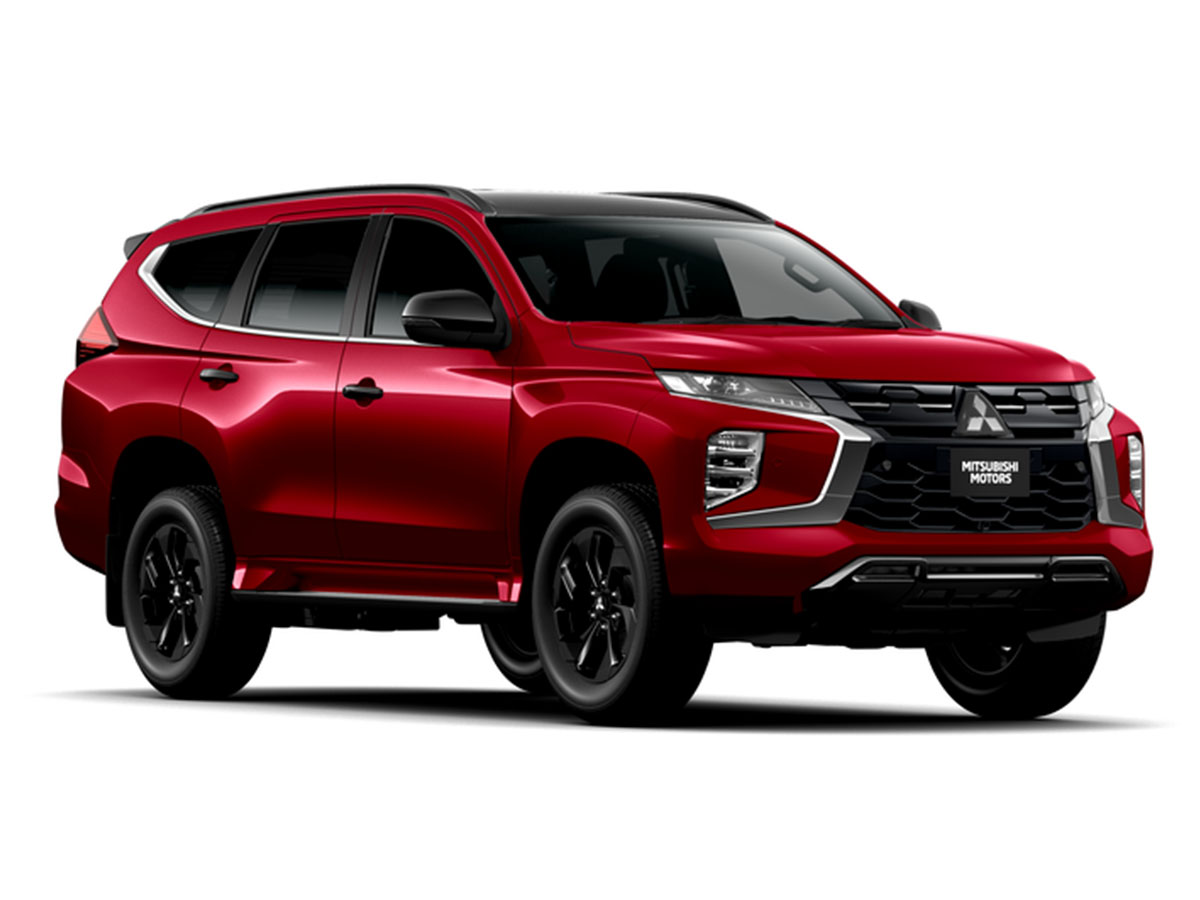 Mitsubishi Pajero 7-Seater SUV view 2